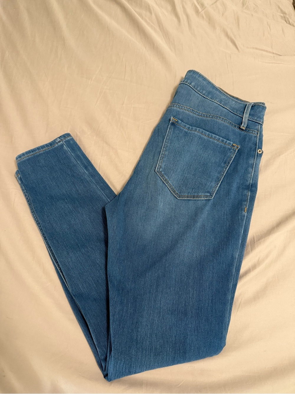 Amazing Condition Old Navy “Rockstar Super Skinny High Rise 24/7 Sculpt” Jeans